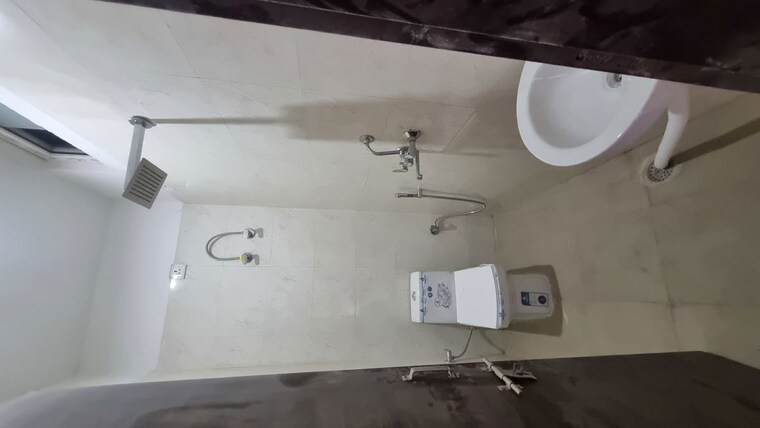 Bathroom, new palam vihar phase 3 2 Bedroom 980 Sq.Ft. Builder Floor In New Palam Vihar Phase 3 Gurgaon 10317674