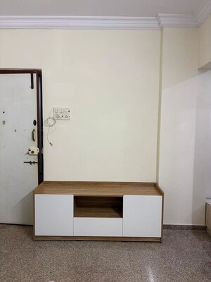 Furnished Amenities in 3 BHK Apartment at Raheja Sherwood, Goregaon East – for Rent