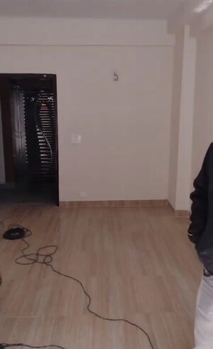 Room in 2 BHK Apartment at Amrapali Centurian Park, Tech Zone 4 Greater Noida – for Sale