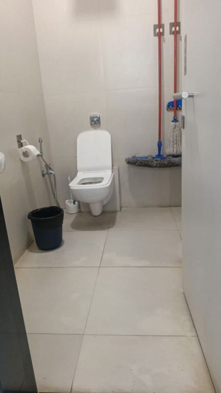 Bathroom, navpada Commercial Office Space 695 Sq.Ft. In Navpada Mumbai 10317700