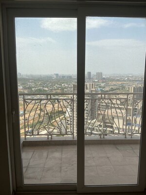 Room in 2 BHK Apartment at AIPL The Peaceful Homes, Sector 70a – for Rent