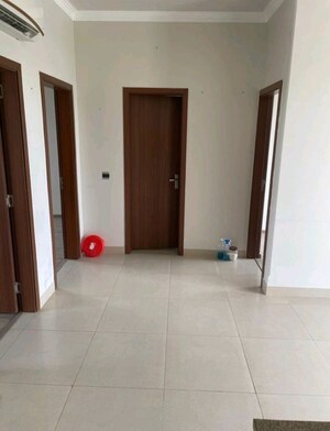 Room in 2 BHK Builder Floor at Central Park Flower Valley, Sector 33 – for Rent