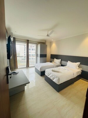 Team Area in 3 BHK Apartment at BPTP Amstoria, Sector 102 – for Rent