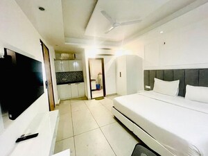 Team Area in 3 BHK Apartment at BPTP Amstoria, Sector 102 – for Rent