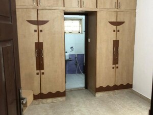 Room in 5 BHK Independent House at Hrbr Layout – for Rent