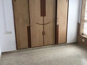 Room in 5 BHK Independent House at Hrbr Layout – for Rent