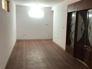 Room in 5 BHK Independent House at Hrbr Layout – for Rent