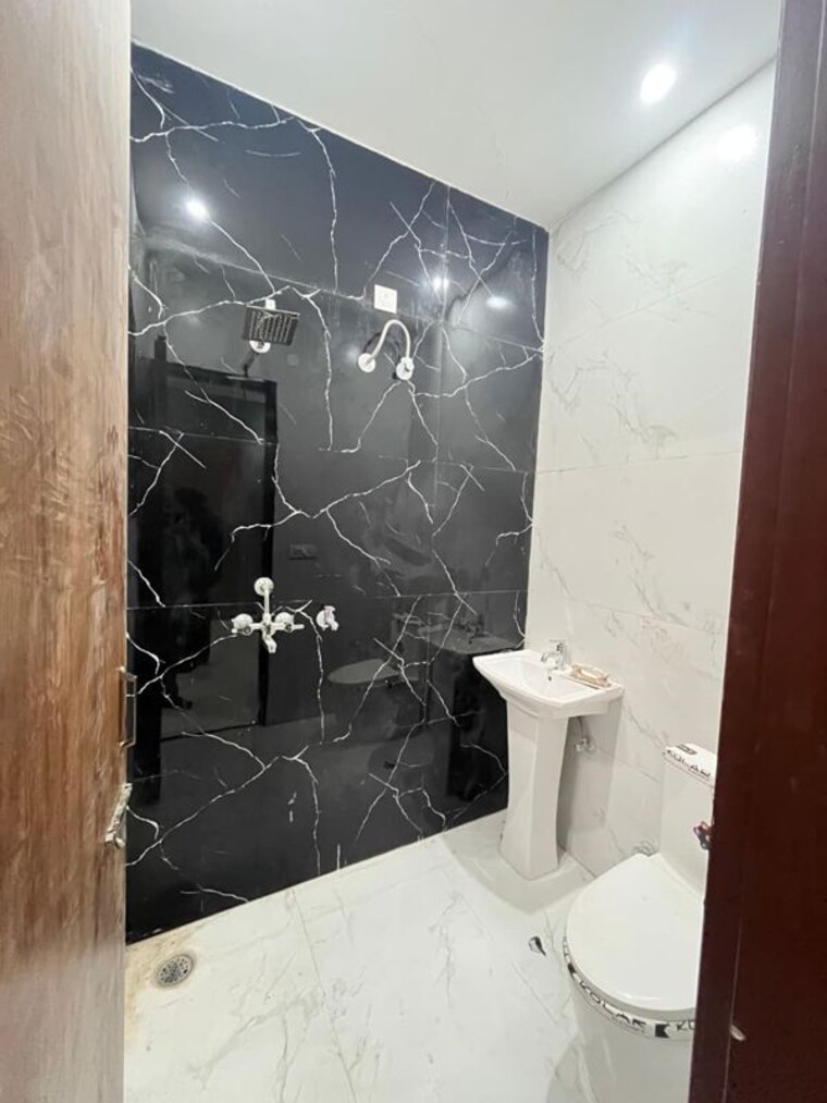 Bathroom, sector 124 3.5 Bedroom 90 Sq.Yd. Villa In Sector 124 Mohali 10317252