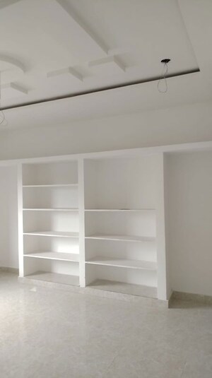 Room in 3 BHK Apartment at Crystal Residency Tolichowki, Tolichowki – for Sale