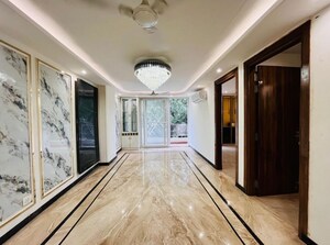 Room in 4 BHK Builder Floor at Chittaranjan Park – for Rent