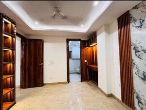 Room in 4 BHK Builder Floor at Chittaranjan Park – for Rent