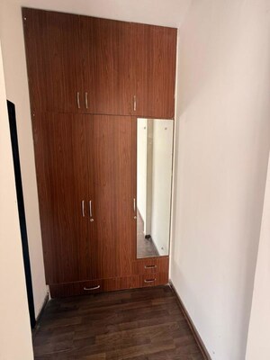 Furnished Amenities in 3 BHK Apartment at BPTP Amstoria, Sector 102 – for Rent