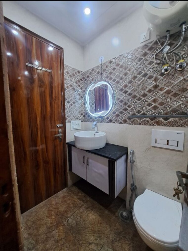 Team Area, chittaranjan park 4 Bedroom 1400 Sq.Ft. Builder Floor In Chittaranjan Park Delhi 10317867