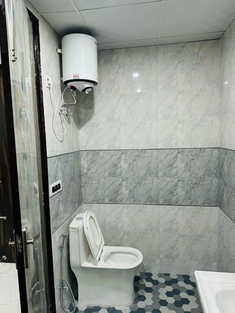 Bathroom, adhunik-society  950 Sq.Ft. Builder Floor In Sector 52 Gurgaon 10317860