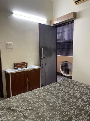 Room in 2 BHK Builder Floor at Chittaranjan Park – for Rent