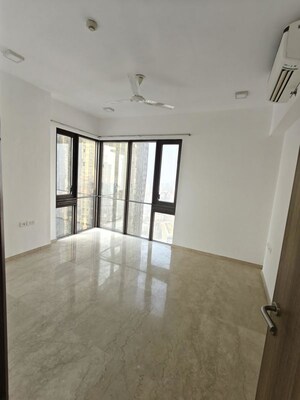 Room in 3 BHK Apartment at Lodha Parkside, Worli – for Rent