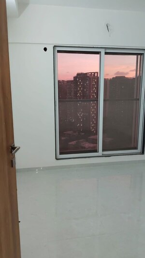 Room in 2 BHK Apartment at Vaibhavlaxmi Central Park, Vikhroli East – for Rent