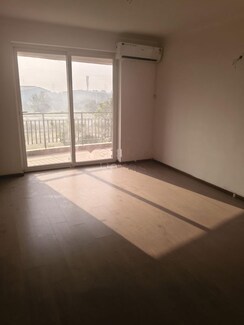 3 BHK + Servant Room Apartment For Rent in Pareena The Elite Residences