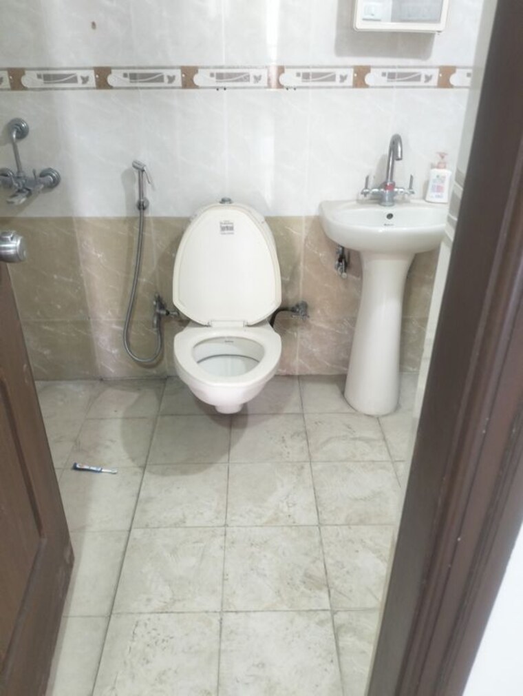 Bathroom, kolte-patil-rose-parade 3 Bedroom 1555 Sq.Ft. Apartment In Kondhwa Pune 10317924