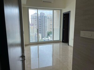 Room in 3 BHK Apartment at Raheja Imperia, Worli – for Rent