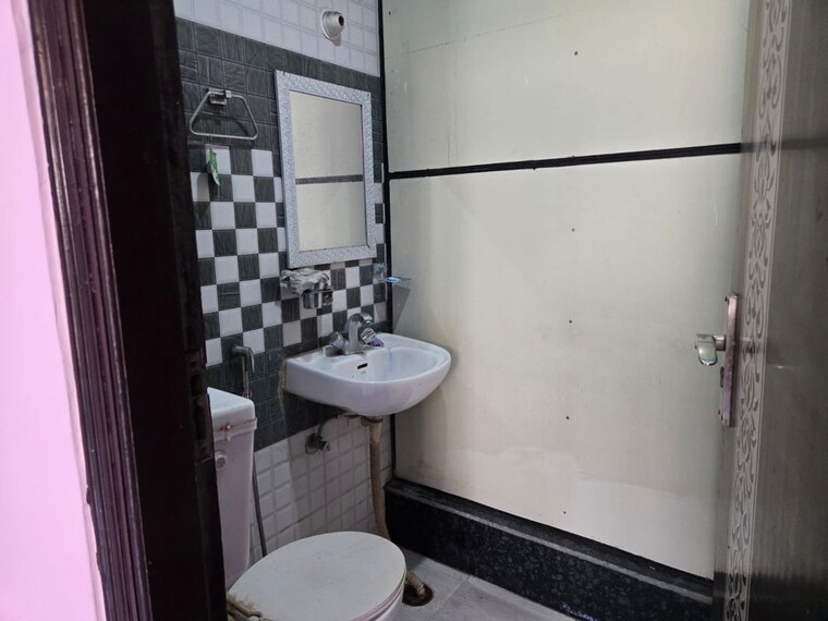 Bathroom, kohli-one-malibu-town 1 Bedroom 600 Sq.Ft. Builder Floor In Sector 47 Gurgaon 10317943