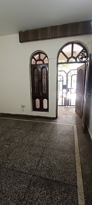 1 BHK Builder Floor For Rent in Rohini Sector 8