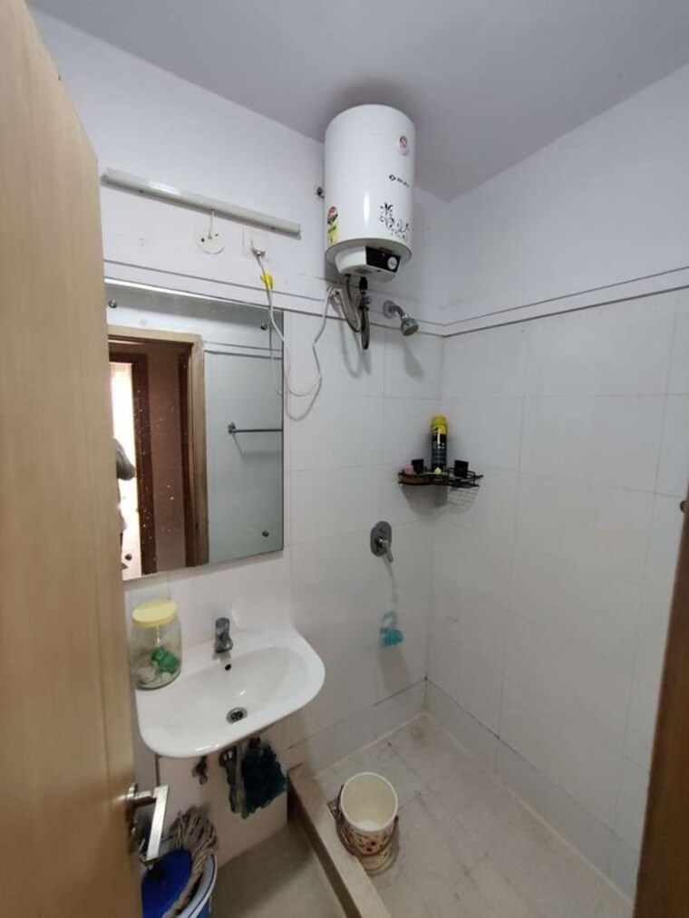 Bathroom, dlf-new-town-heights-iii 3 Bedroom 1800 Sq.Ft. Apartment In Sector 91 Gurgaon 10317913