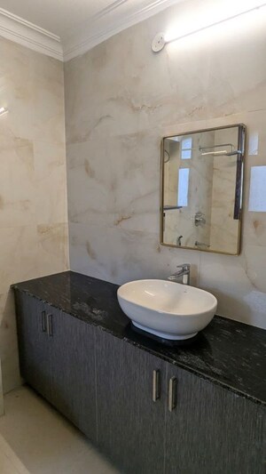 Bathroom in 4 BHK Apartment at DLF Park Place, Sector 54 – for Sale