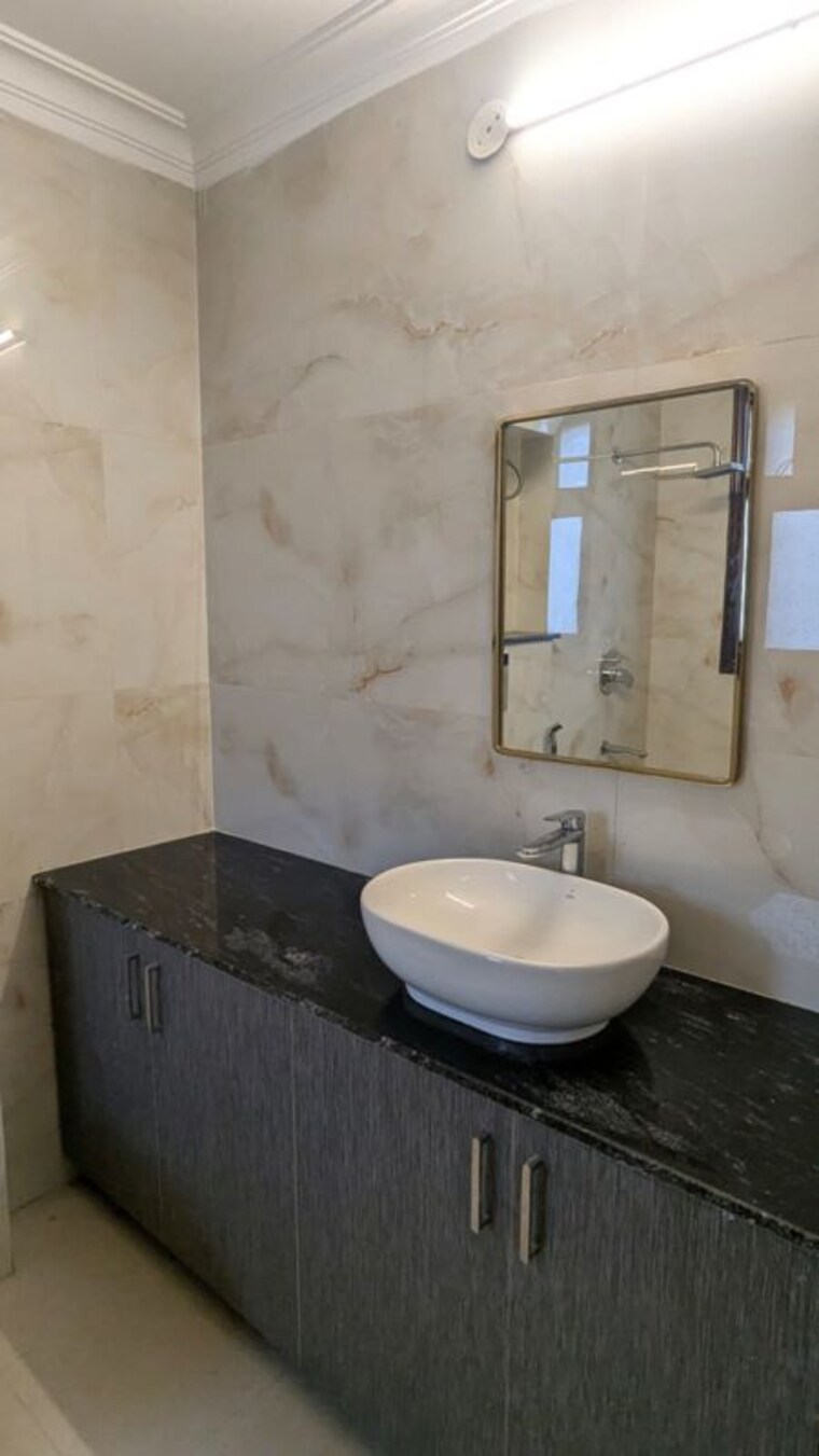 Bathroom, dlf-park-place 4 Bedroom 2282 Sq.Ft. Apartment In Sector 54 Gurgaon 10318048
