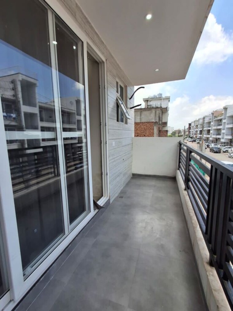 Balcony, shri-northview-avenue 3 Bedroom 150 Sq.Yd. Builder Floor In Dyalpur Zirakpur 10307725
