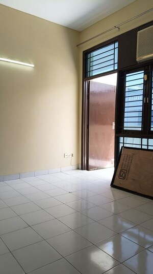 Room in 4 BHK Apartment at Emaar Palm Terraces Select, Sector 66 – for Sale