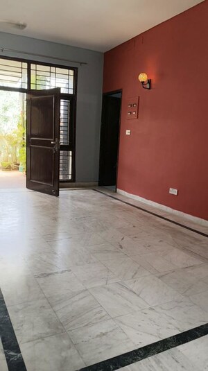 Room in 4 BHK Apartment at Emaar Palm Terraces Select, Sector 66 – for Sale