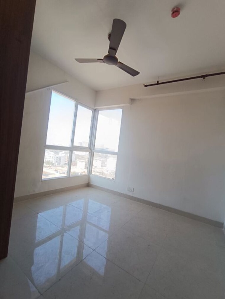 Room, emaar-mgf-emerald-hills 3.5 Bedroom 1650 Sq.Ft. Apartment In Sector 65 Gurgaon 10318091