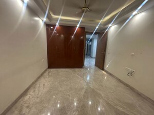 Room in 3 BHK Builder Floor at Greater Kailash I – for Rent