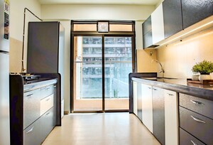 Room in 2.5 BHK Apartment at K Raheja Vistas, Powai – for Rent