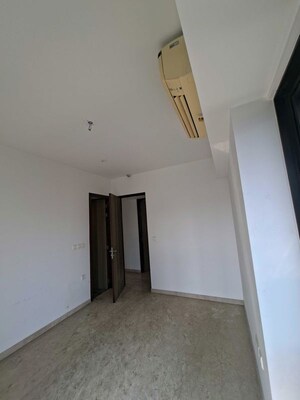 Room in 3 BHK Apartment at Lodha The Park, Worli – for Rent