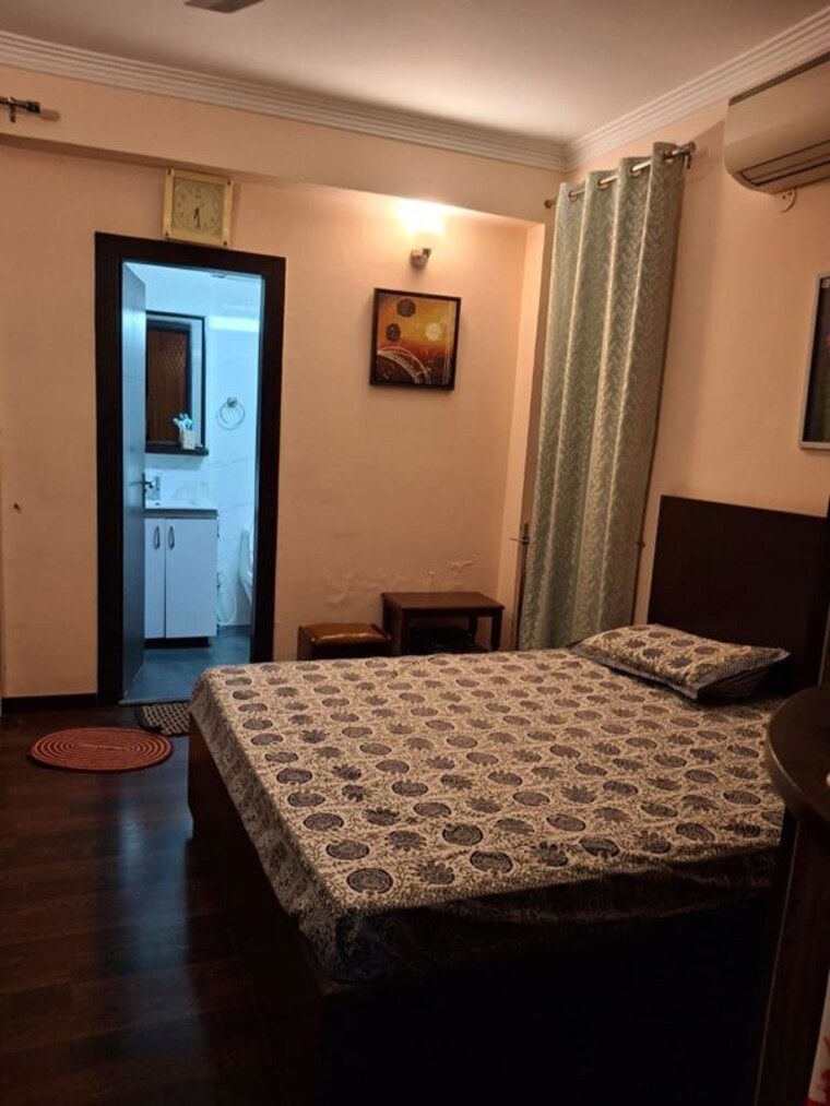 Bedroom, tulip-violet 4 Bedroom 2000 Sq.Ft. Apartment In Sector 69 Gurgaon 10318132