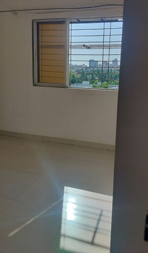 Room in 2 BHK Apartment at Ashish CHS Andheri, Andheri West – for Rent