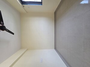 Room in 1 BHK Apartment at Goregaon East – for Rent