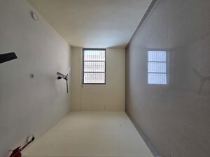 Room in 1 BHK Apartment at Goregaon East – for Rent