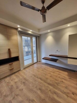 Room in 3 BHK Builder Floor at Sushant Lok I – for Rent