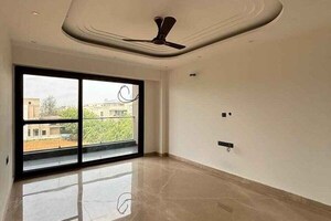 Room in 2.5 BHK Apartment at Pareena Coban Residences, Sector 99a – for Sale