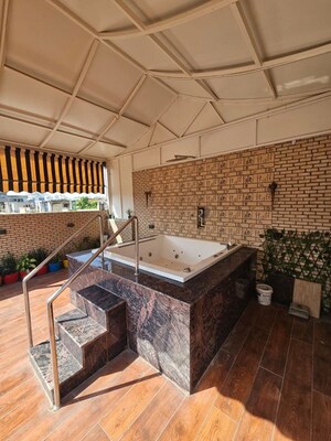  6+ BHK Independent House at Sushant Lok I – for Sale