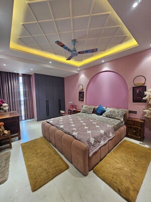 Bedroom in 6+ BHK Independent House at Sushant Lok I – for Sale