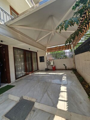  6+ BHK Independent House at Sushant Lok I – for Sale