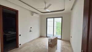 Room in 4 BHK Builder Floor at Sushant Lok I – for Rent