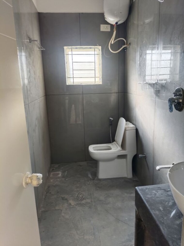 Bathroom, krishna-residency-kadubeesanahalli 2 Bedroom 1100 Sq.Ft. Apartment In Kadubeesanahalli Bangalore 10318204