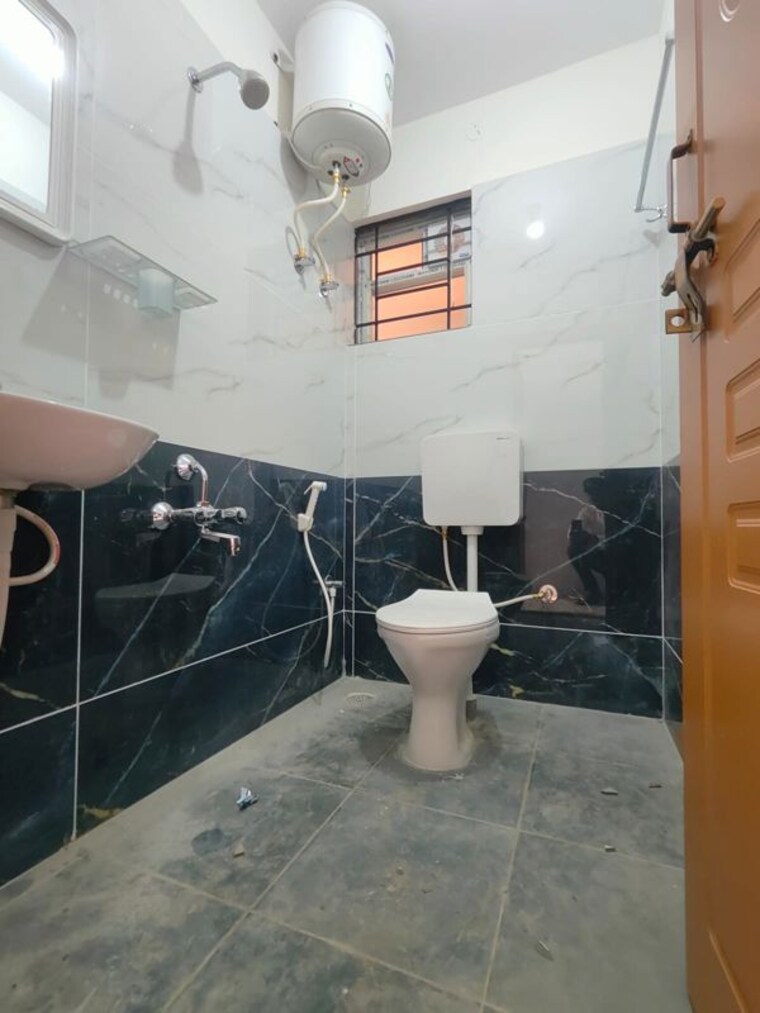 Attached Bathroom, iti layout 2 Bedroom 1000 Sq.Ft. Builder Floor In Iti Layout Bangalore 10318232