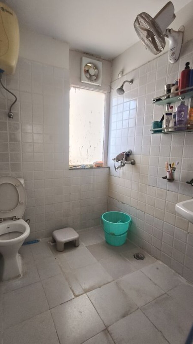 Bathroom, tulip-white 3 Bedroom 1326 Sq.Ft. Apartment In Sector 69 Gurgaon 10318272
