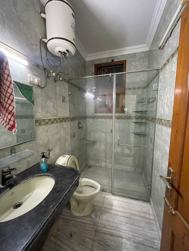 Bathroom, mvl-ipark 3 Bedroom 2400 Sq.Ft. Builder Floor In Sector 15 Gurgaon 10318306